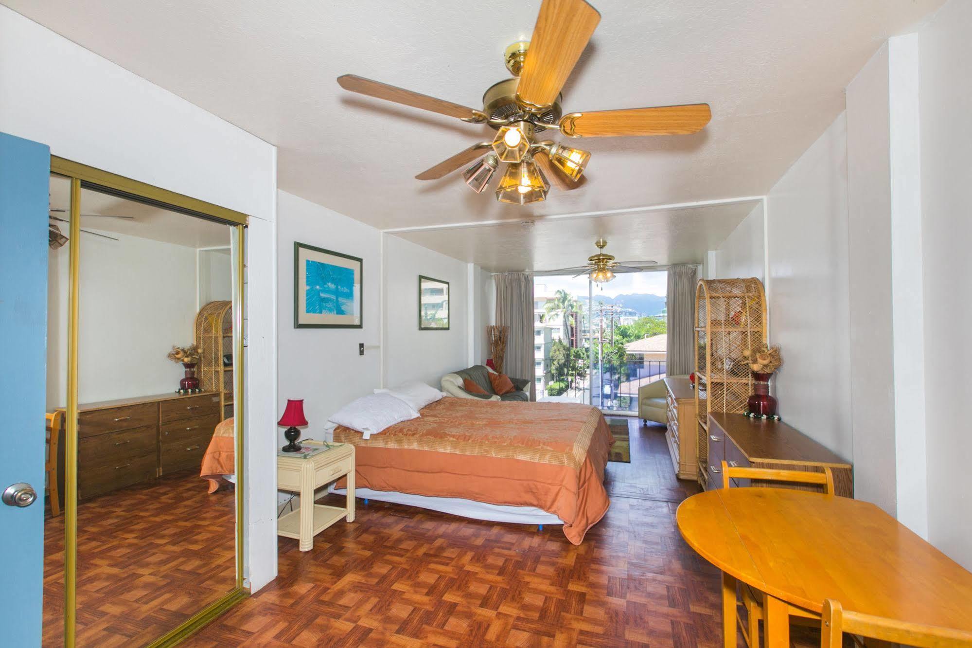 Hawaiian Ebbtide Hotel Oahu Esterno foto