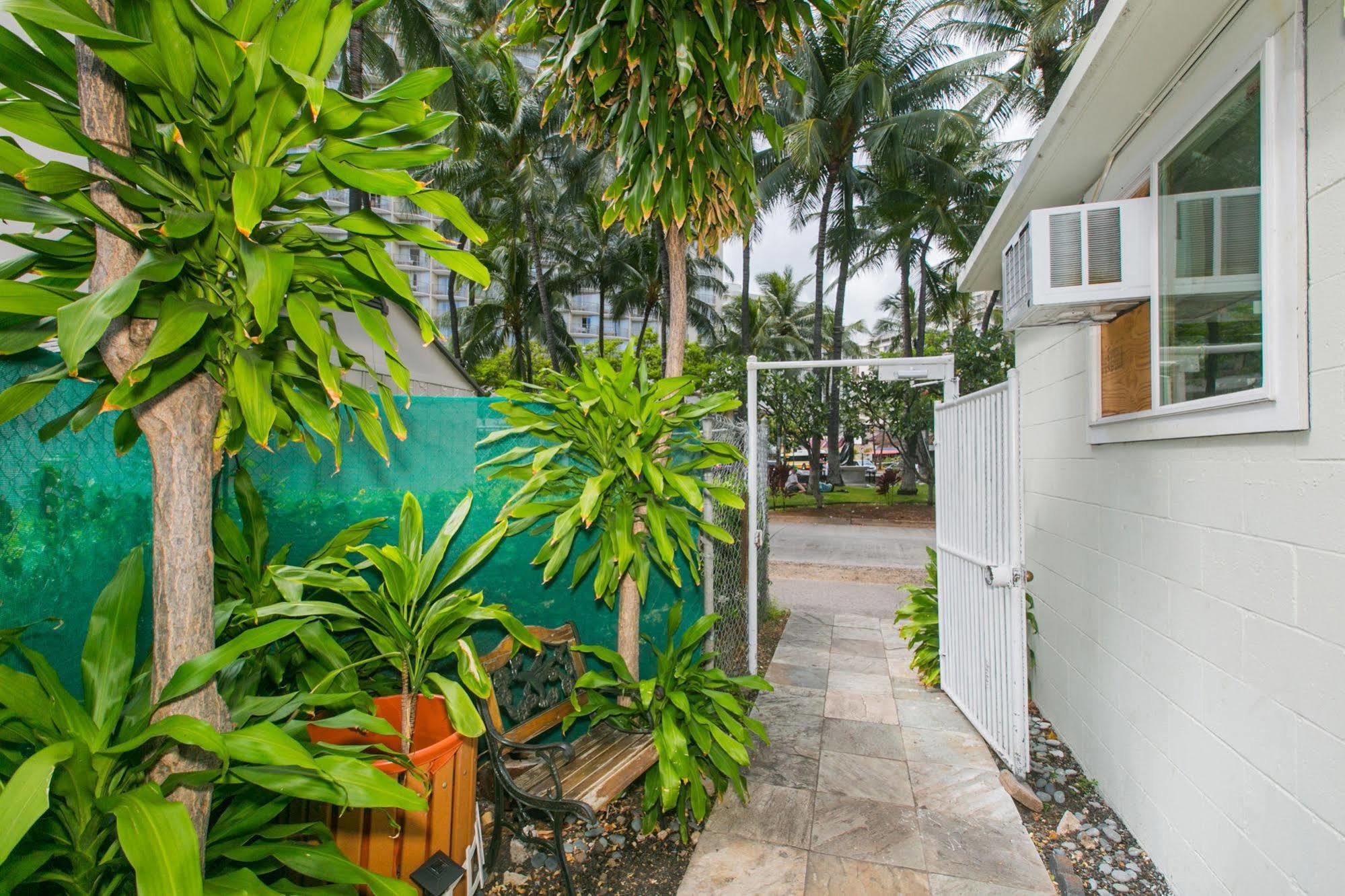 Hawaiian Ebbtide Hotel Oahu Esterno foto